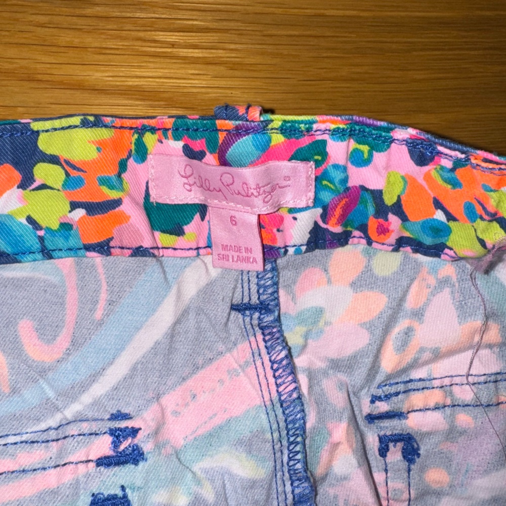Lilly Pulitzer Womens Wills Shorts In Beach Loot Print Size 6 Preppy Tropical - Picture 5 of 7